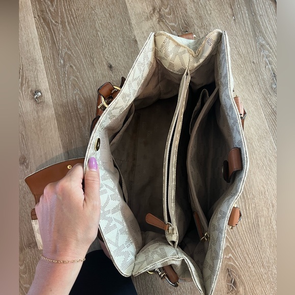 MICHEAL Kors Tote Bag - Picture 4 of 4